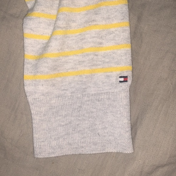 🥰Tommy Hilfiger🥰 Women’s Size Small Grey And Yellow Stripe READ DESCRIPTION - Picture 3 of 6